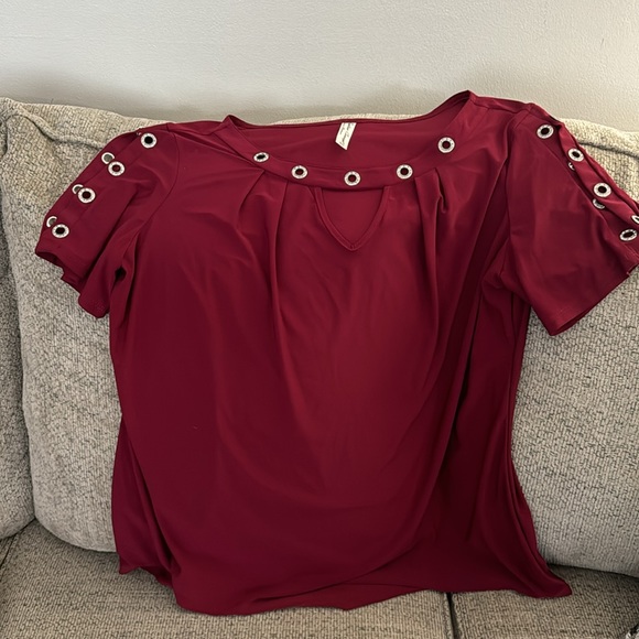 PerSeption Conception flowy short sleeve top. - Picture 2 of 5